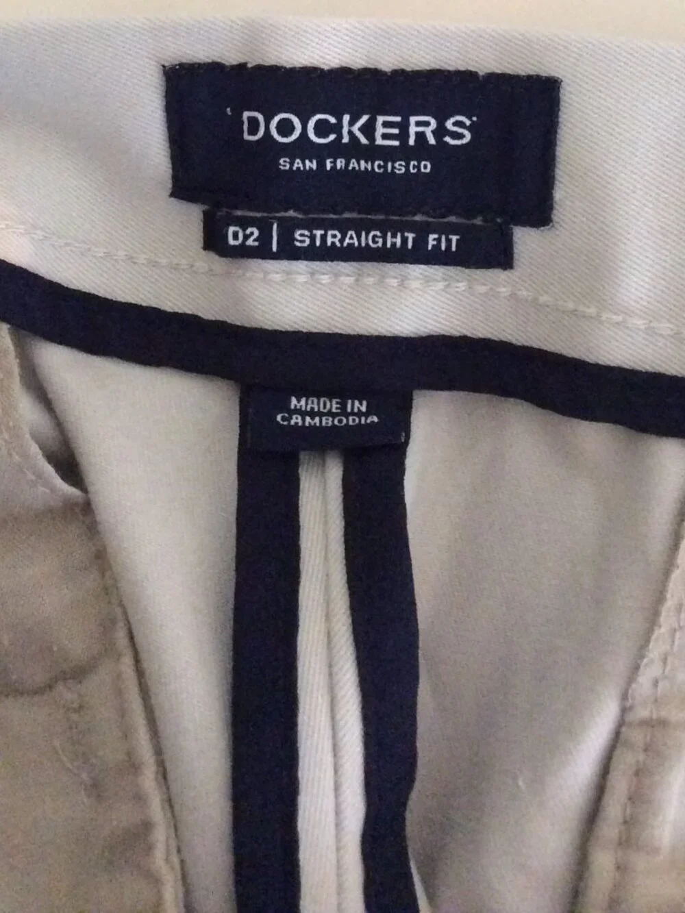 Men's Dockers Stone Colored Casual Pants Size 33x30 Straight Fit - Gently Worn - Picture 2 of 5